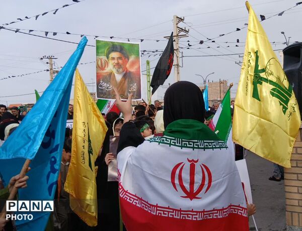 اجتماع «بیعت» فرهنگیان و دانش‌آموزان جعفرآباد با رهبر جدید انقلاب 