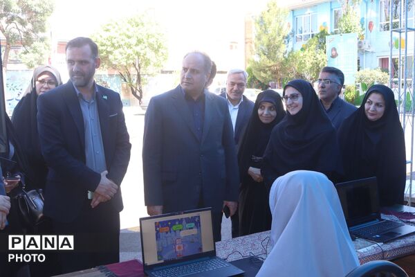نمایشگاه طرح‌های ارتقا کیفیت آموزش در مقطع ابتدایی استان آذربایجان شرقی با حضور معاون وزیر 
