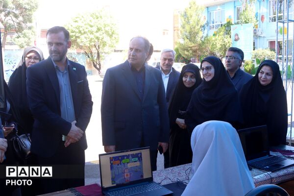 نمایشگاه طرح‌های ارتقا کیفیت آموزش در مقطع ابتدایی استان آذربایجان شرقی با حضور معاون وزیر 
