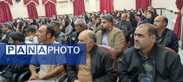 انتخابات انجمن و اولیا و مربیان مدرسه نمونه دولتی فرزانگان شهرستان شیروان 