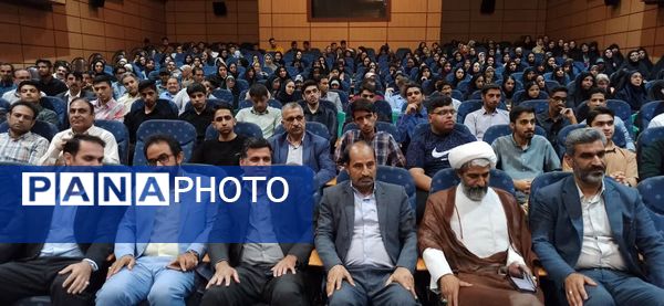 تجلیل از رتبه‌های برتر کنکور در بم