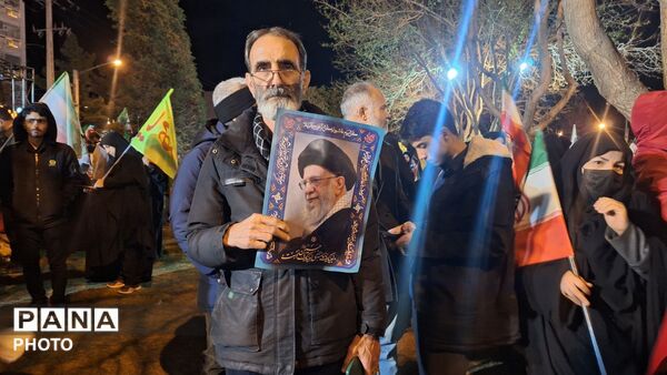 راه رهبر شهیدمان و شهدای میناب را ادامه می دهیم
