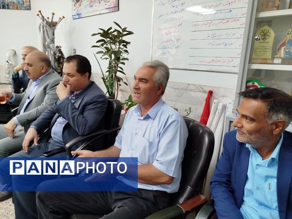 نشست هم‌اندیشی پیشکسوتان امورتربیتی با معاون پرورشی  و تربیت بدنی کاشمر