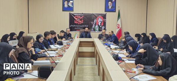 نشست هماهنگی دانش‌آموزان نخبه عکاس استان البرز با موضوعیت پویش «باید برخاست» 