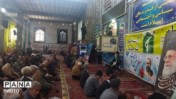 از پیر تا دانش آموز در نماز جمعه نیشابور حضور دارند-۱