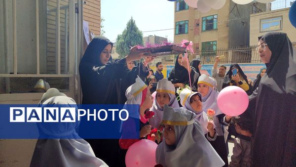 مراسم جشن شکوفه‌‎ها در دبستان شاهد حاج تقی آقا بزرگ مشهد 