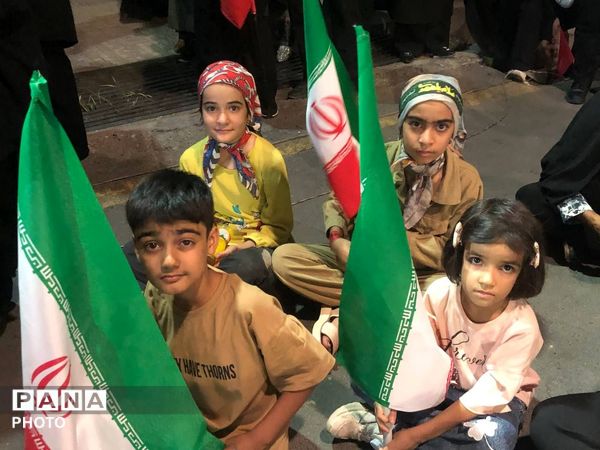 از تجمع تا ایستادگی؛ حضور مردم در چهارراه بعثت برای دفاع از ایران