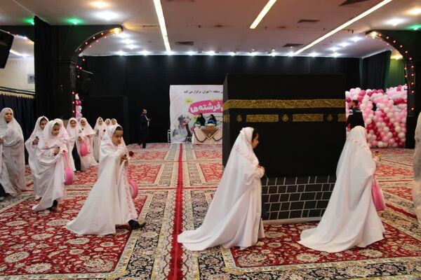 جشن عبادت ۱۳۰۰ نفر از دختران منطقه ۱۰ در مهدیه امام حسن مجتبی(ع)