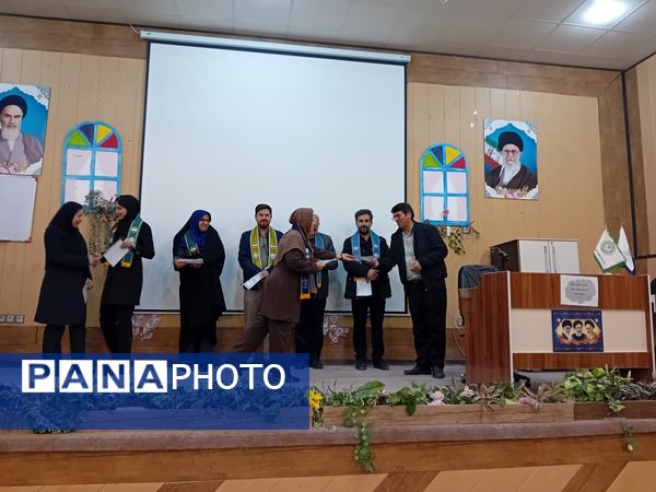 جلسه هم‌اندیشی مجمع مدرسین و مربیان پیشتاز اردوی تمشک در آشخانه