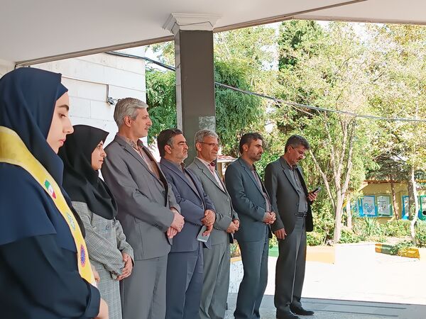 برگزاری جشن جوانه‌ها در دبیرستان آرمینه مصلی نژاد ناحیه ۶ مشهد