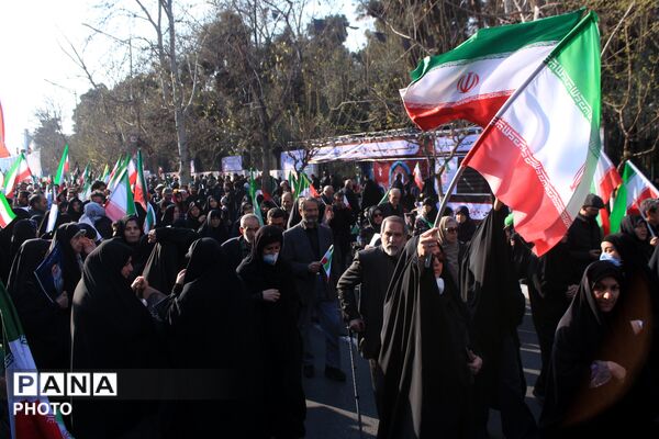 بیعت مردم تهران با سومین رهبر انقلاب