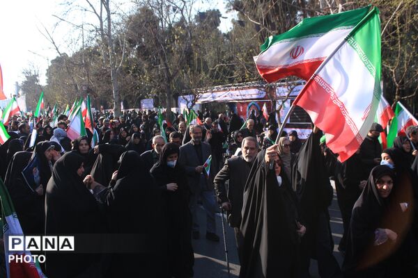 بیعت مردم تهران با سومین رهبر انقلاب