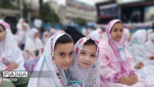 حضور معاون پرورشی وزارت آموزش و پرورش در جمع فرشتگان نمازگزار