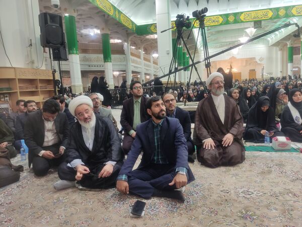 اجتماع دختران دانشجو در حرم مطهر حضرت معصومه (س) به مناسبت روز دختر  