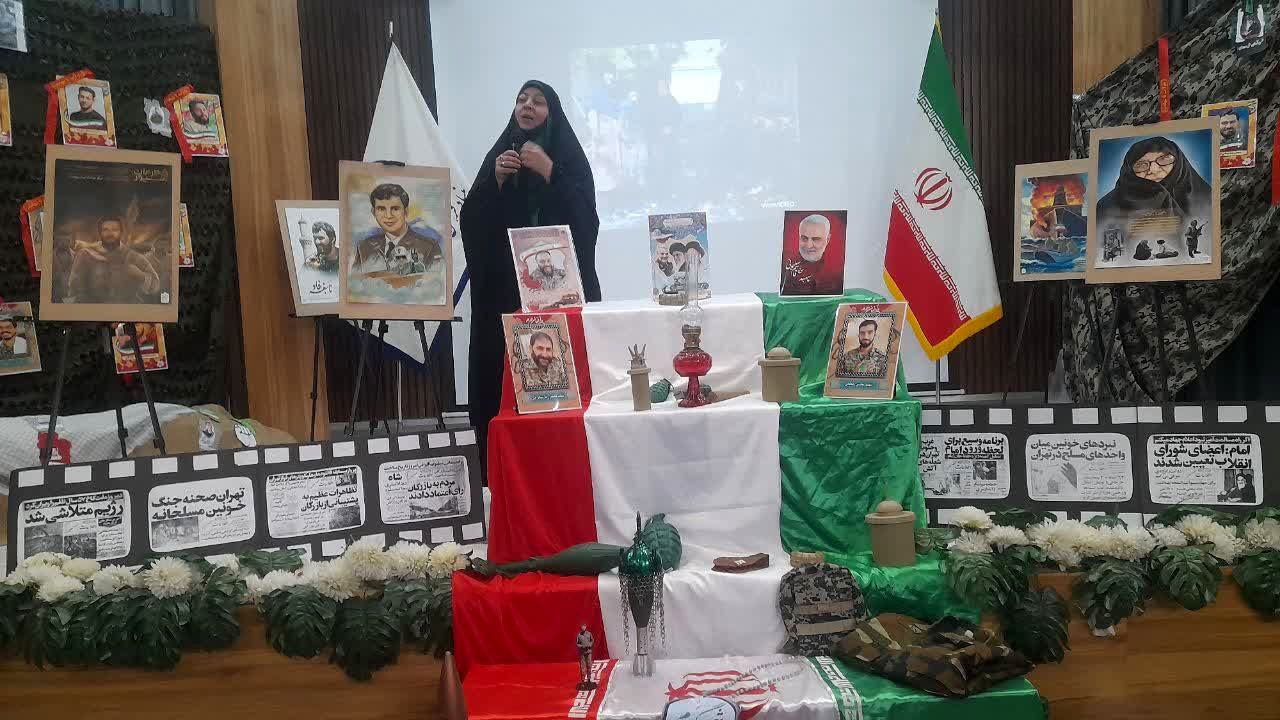 بزرگداشت یادواره شهدا در ایام الله دهه فجر دبستان آرمیتا مصلی نژاد ناحیه هفت