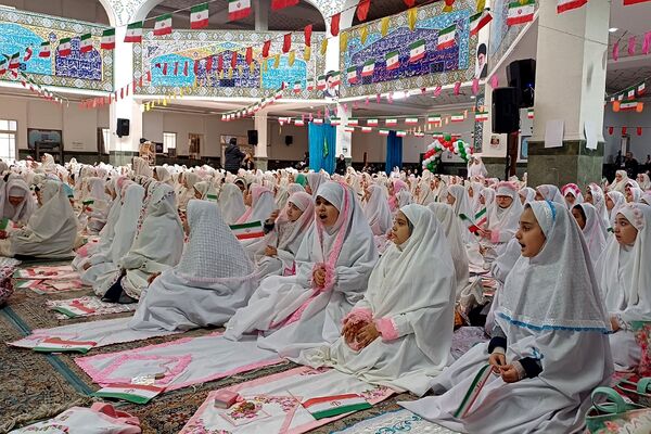 برگزاری جشن تکلیف مختص ۱۰۰۰ دانش‌آموز دختر در مسجد سلمان فارسی