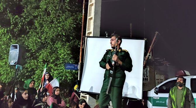 آموزش نظامی همگانی در حسینیه شهدای شهر بار