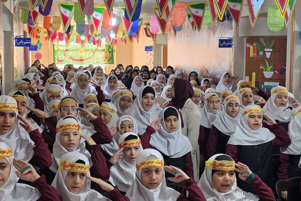 صدای طنین انداز زنگ انقلاب همراه با جشن ایرانمون در دبستان کوثر جوادآباد
