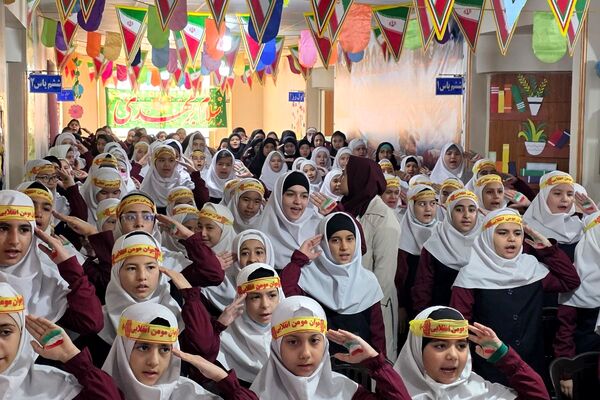 صدای طنین انداز زنگ انقلاب همراه با جشن ایرانمون در دبستان کوثر جوادآباد