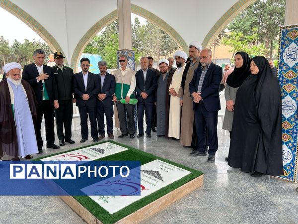 خادمین امام رضا(ع) با شهدا بیعت کردند 