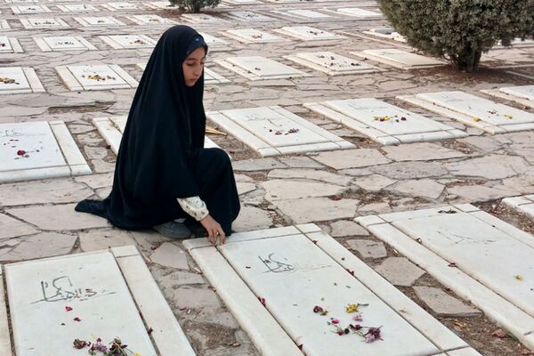 تجدید پیمان دانش‌آموز خبرنگاران پانا با شهدا درهفته دفاع مقدس