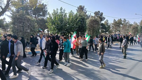 راهپیمایی 13 آبان دانش‌آموزان و مسئولین شهر مهستان
