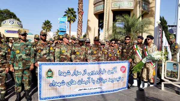 مراسم اولین سالگرد شهادت  سید حسن نصرالله، شهید حاج عباس نیلفروشان و سید هاشم صفی الدین در گلستان شهدا اصفهان 
