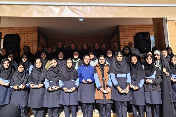 مراسم راز و رهایی؛ پنجره‌ای به دنیای دو نسل در دبیرستان نمونه‌دولتی ولایت بهارستان‌دو
