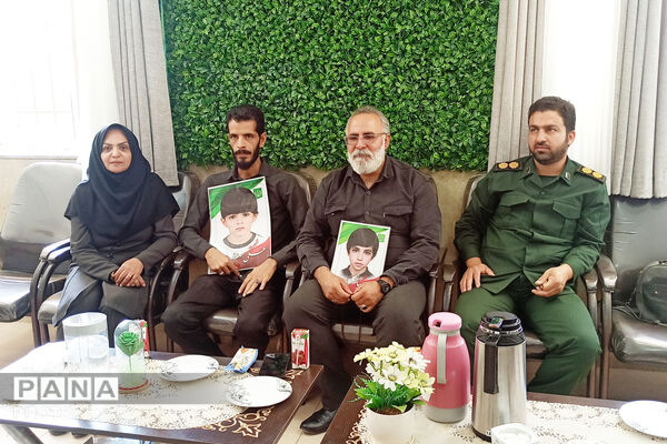 میزبانی دبیرستان شاهد ام‌ابیها از پدران شهدای میناب