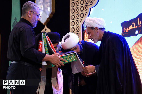 عزاداری سنتی شب هفتم محرم در «حسینیه حرم»