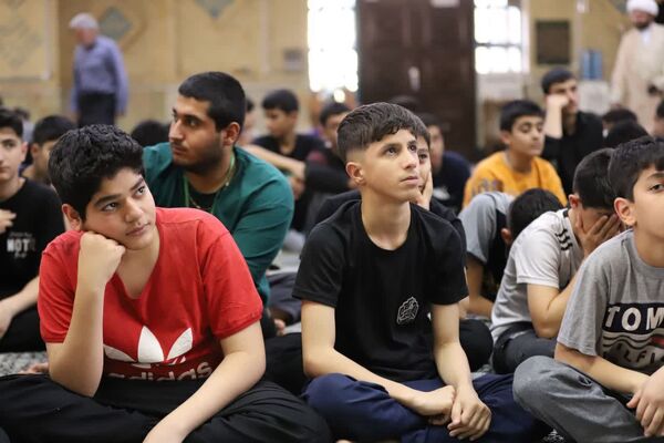 همراهی مسئولین با دانش‌آموزان معتکف شهر مهستان