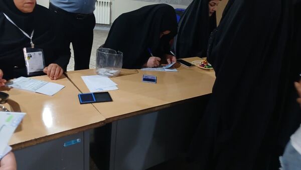 حضور پرشور دانش‌آموزان رای اولی شهرستان چرداول در انتخابات ریاست جمهوری