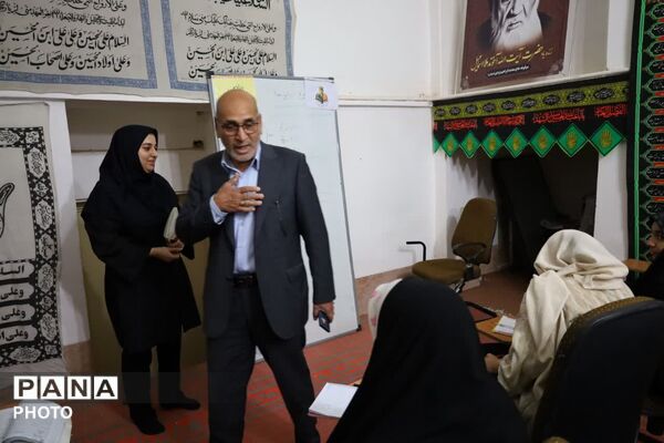 بازدید مدیرکل آموزش و پرورش استان یزد از کلاس‌های جهادی مسجد ملا اسماعیل 