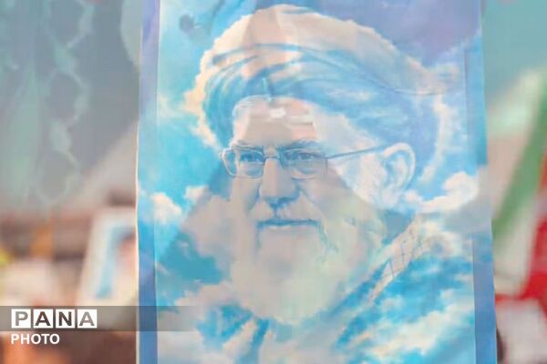 وداعی تاریخی در پایتخت ،پیکر رهبر انقلاب بر دوش ملت ایران