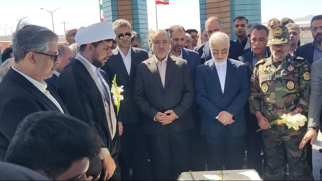 ادای احترام به شهدای گمنام در آغاز سفر وزیر کشور به خراسان جنوبی