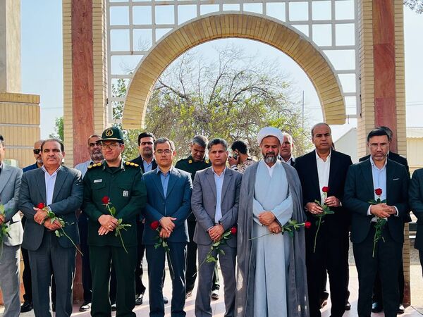گلزار شهداء ؛ میزبان مسئولان شهرستان عنبرآباد همزمان با آغاز هفته دفاع مقدس
