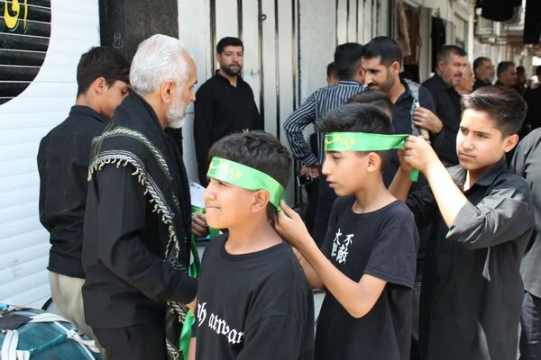 زنجیر زنی صبح عاشورا؛ خرامه در سوگ حسین(ع)