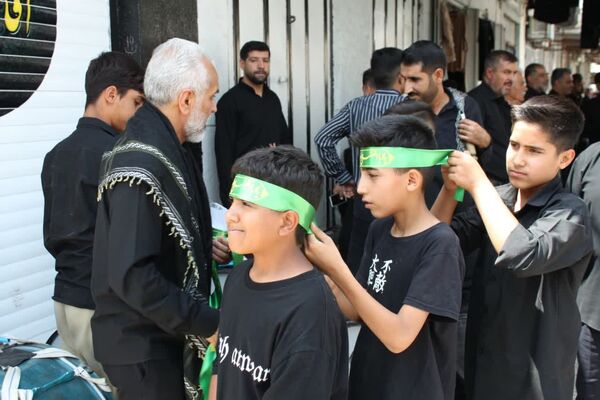 زنجیر زنی صبح عاشورا؛ خرامه در سوگ حسین(ع)