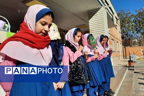 برگزاری مراسم جشن یلدا در مدرسه مهرآیین و مدرسه مریم بهارستان۲