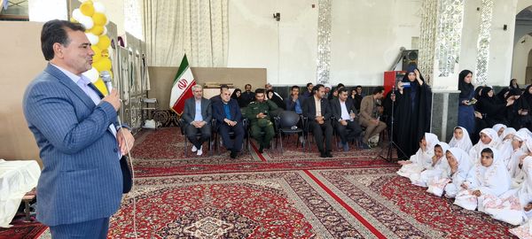 شروع قصه بندگی با دست های کوچک