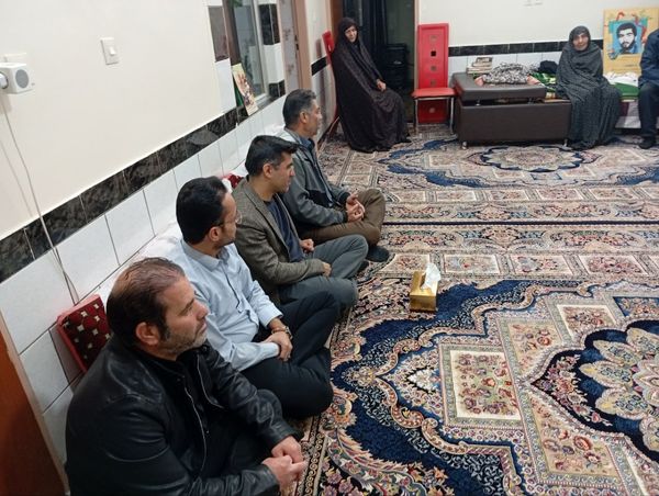 تکریم و بزرگداشت مادر و همسر شهید نورانی توسط کادر دبیرستان میثاق