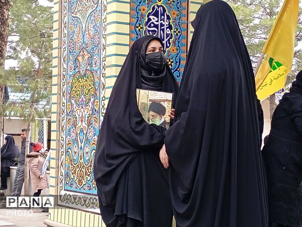 وداع با پیکر مطهر شهید فرشاد بنام در گلزار شهدا نیشابور 