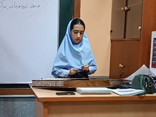 برگزاری جشن ولادت فاطمه زهرا(س)و گرامیداشت روز ماد در مدرسه مصلی‌نژاد
