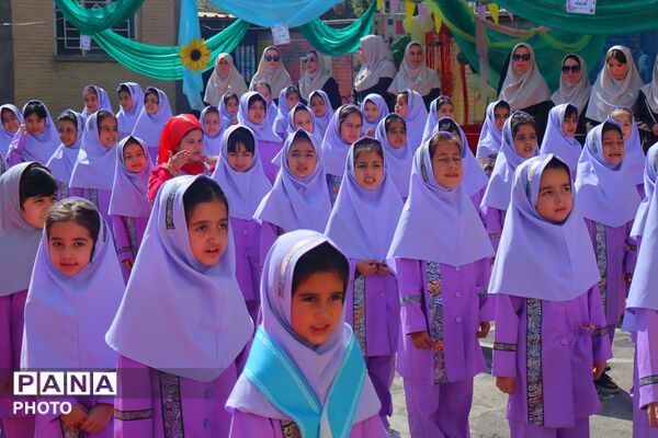 جشن شکوفه ها و نواخته‌شدن زنگ مهر در دبستان سیدمحمد موسوی‌راد نیشابور