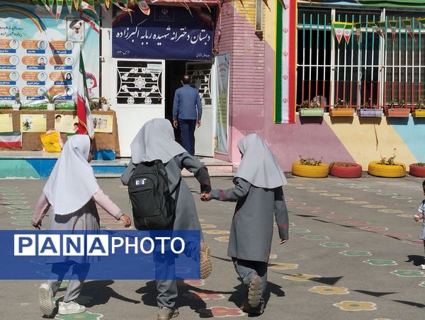 اغاز سال تحصیلی در دبستان دخترانه ربابه اکبرزاده