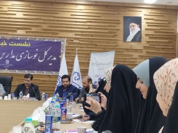 نشست خبری مدیرکل نوسازی مدارس استان اصفهان با دانش آموز خبرنگاران پانا
