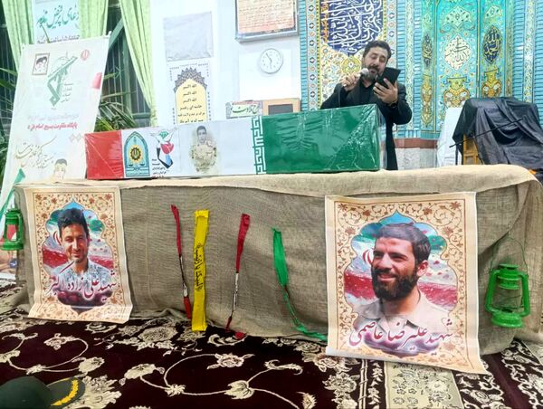  مراسم وداع با پیکر شهید جواد حسن زاده در مسجد امام علی(ع)