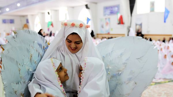 حضور پرشور مکلفین در مصلی بزرگ امام خامنه‌ای(مدظله العالی) با حضور بیش از ۱۰۰۰ هزار دانش‌آموز شهرستان