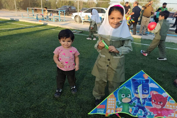 جشنواره بادبادک و بازی‌های بومی محلی در پایگاه دریایی بوشهر 