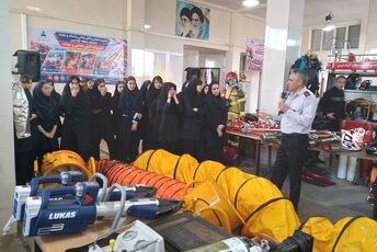 بازدید دانش‌آموزان جلفا از نمایشگاه تجهیزات آتش‌نشانی و امداد و نجات ارس